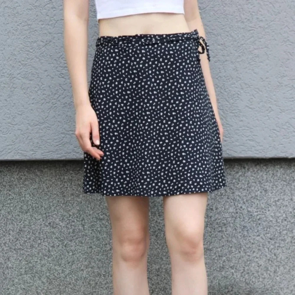 Brandy Melville Genevieve Wrap Mini Skirt - Picture 4 of 7